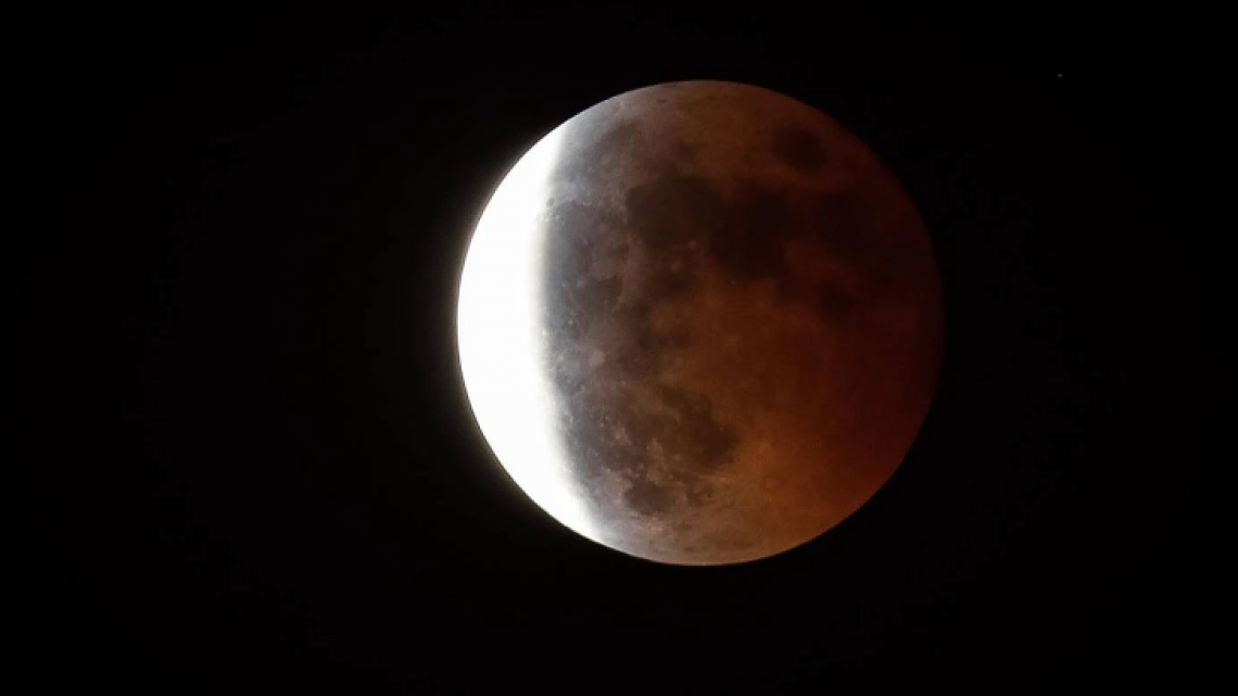 Así se vivió el eclipse lunar total; fenómeno no volverá a repetirse hasta el 2025