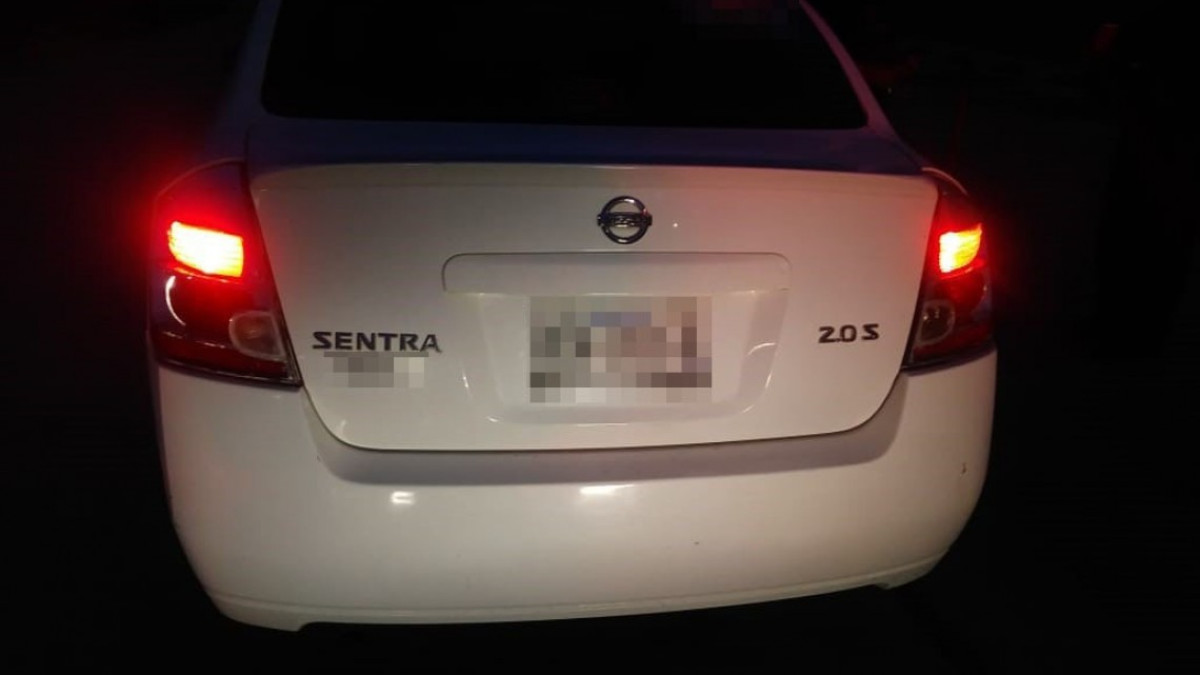 Recuperan vehículo con reporte de robo y detienes a una persona