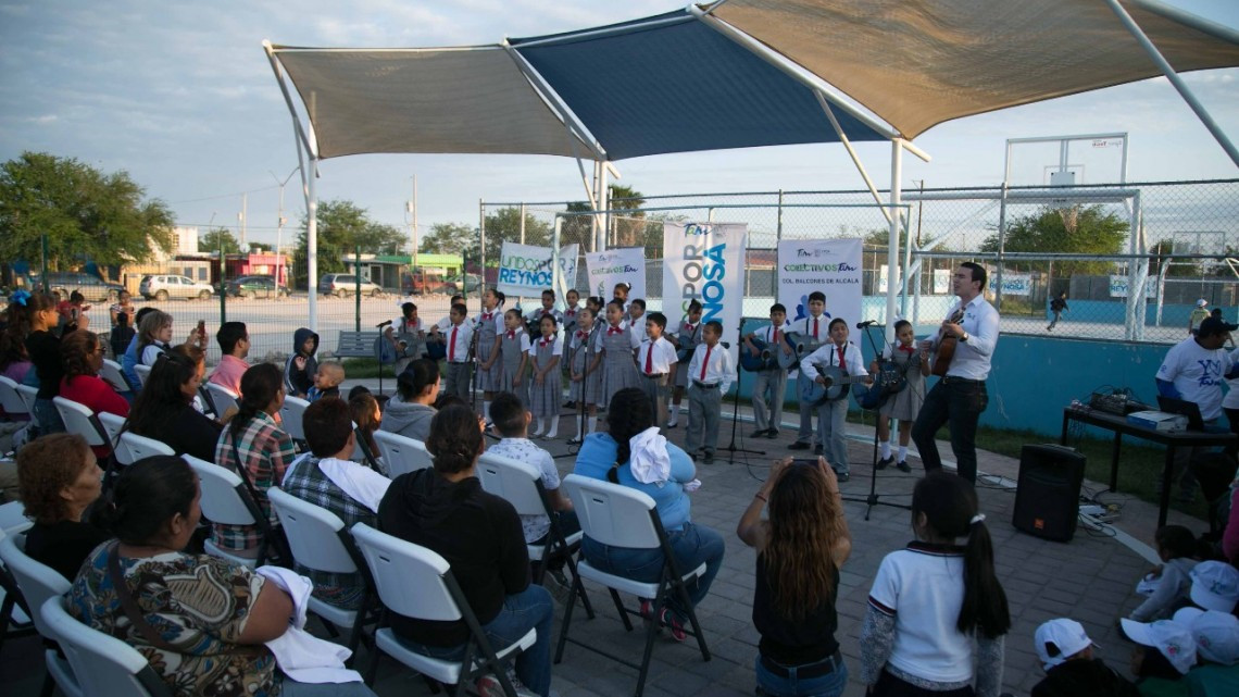 Disfrutan familias de eventos culturales