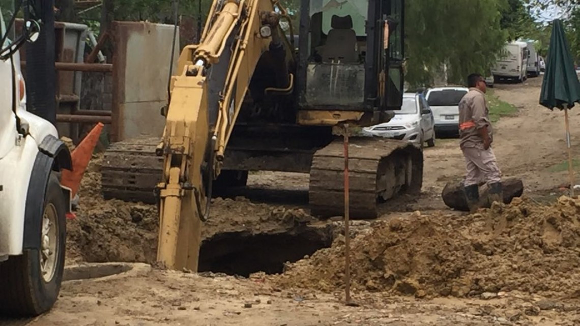 Aguas negras inundan domicilios de la colonia Tampico - Altamira