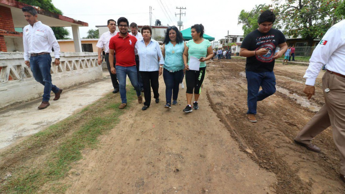 Arranca Ayuntamiento porteño pavimentación de la calle Belisario Domínguez en la colonia Arenal