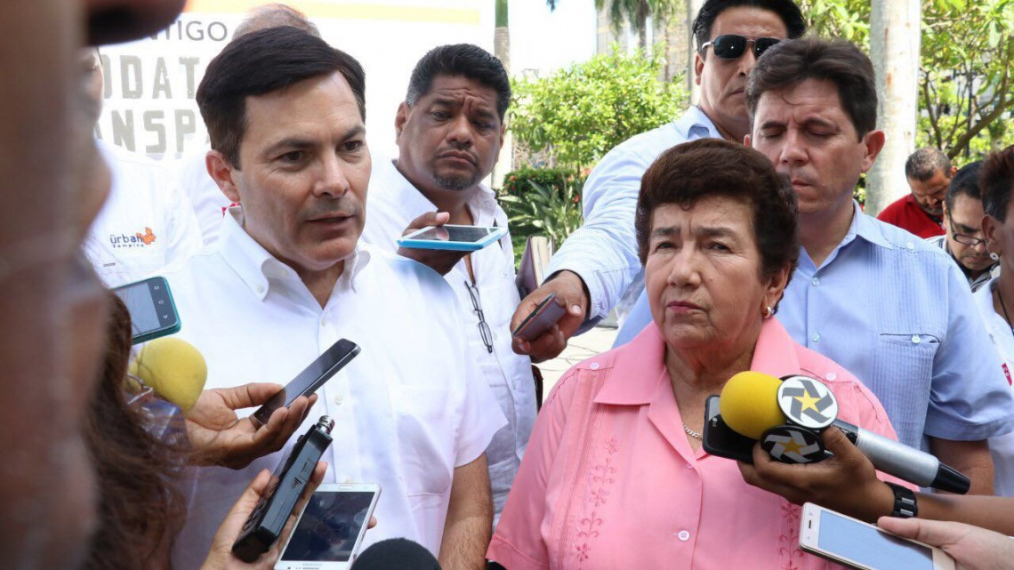 Donan Autobús de pasajeros al Ayuntamiento de Tampico