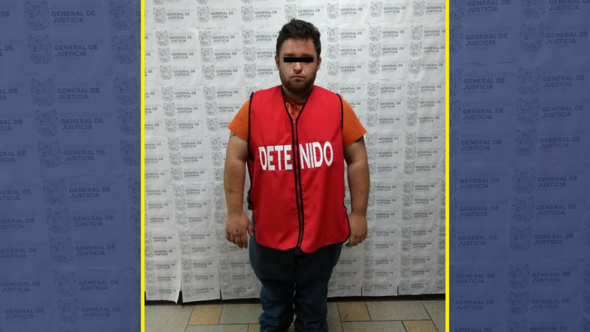 Detienen a hombre por robo de vehículo