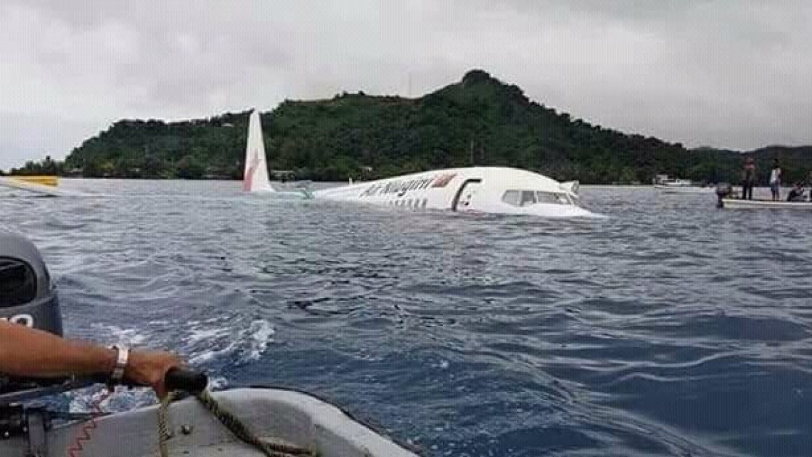 Pasajeros de Boeing 737 salen ilesos tras salirse de pista en Micronesia