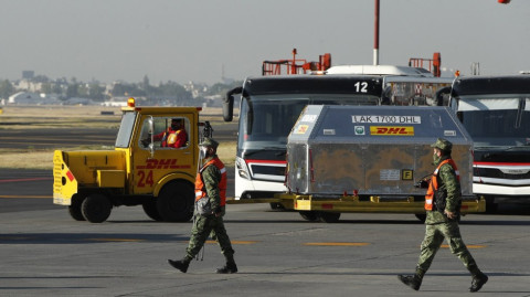 Llegan a México 170 mil 625 vacunas de Pfizer