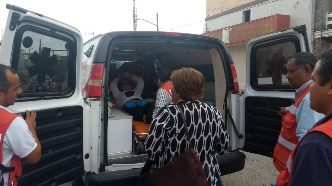 Atiende Protección Civil a mujer lesionada en festejo del día de la madres