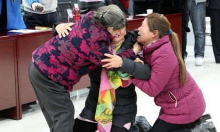 Dos mujeres se reúnen con su madre en China, 28 años después de ser secuestradas