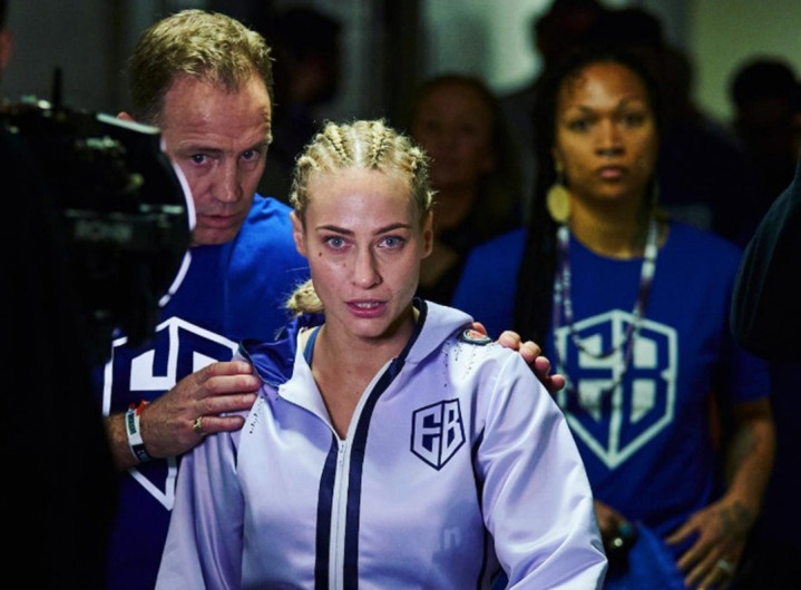 Campeona de peso gallo revela que le han pedido "vender su sudor"