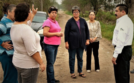 Atiende alcalde peticiones de la colonia  las Americas