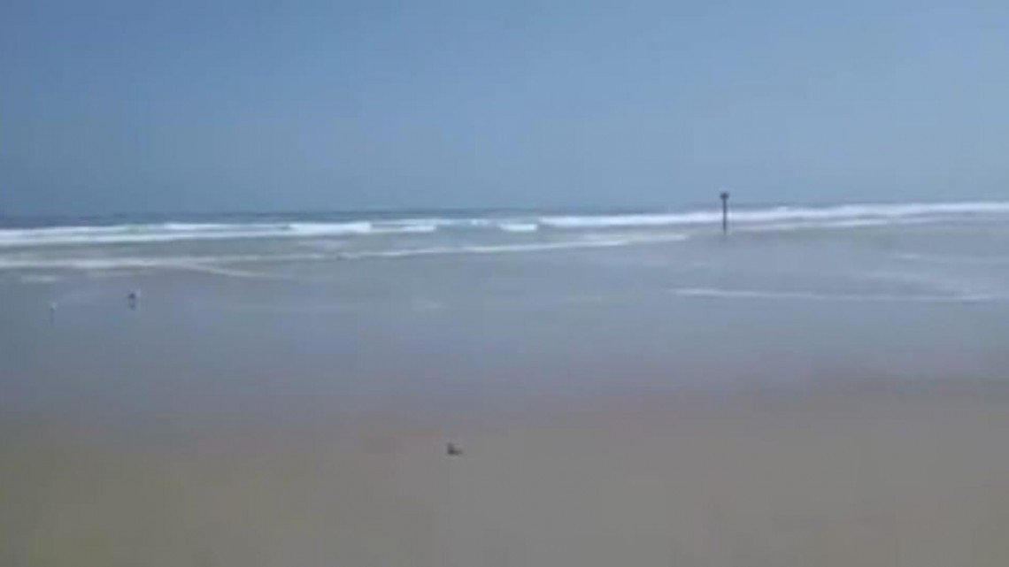 Se sale el mar en playa Miramar