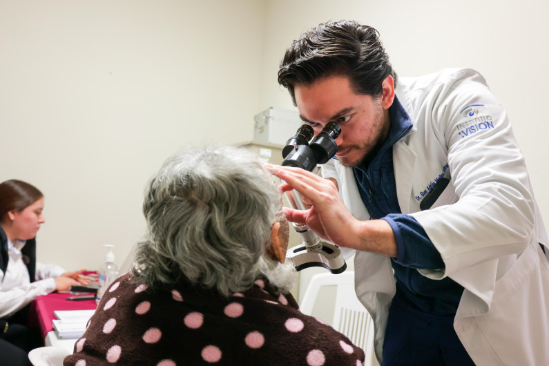 Realiza DIF Reynosa con éxito valoración oftalmológica de campaña de Cirugía de Cataratas 2025