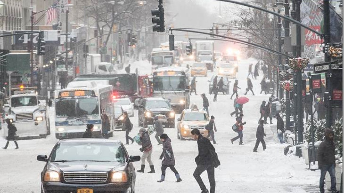 Un muerto y gran caos deja tormenta invernal