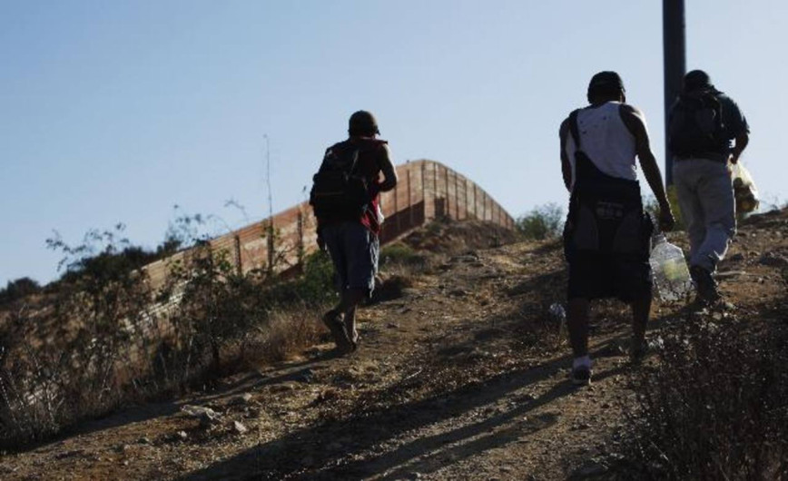 Se voltea con 10 indocumentados