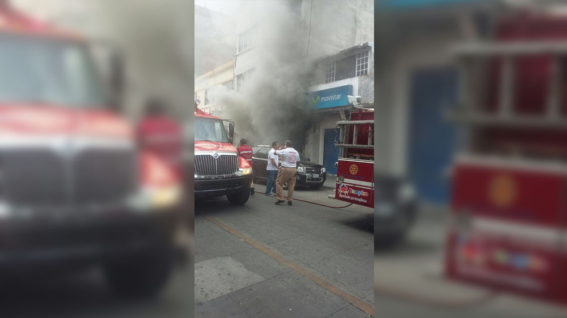 Dantesco incendio en la zona centro de Tampico afecta 3 negocios