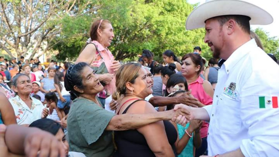 Ayuntamiento realizó festejo por el "Día de las madres"