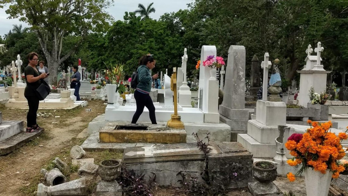 Acuden a los panteones de Tampico 25 mil personas