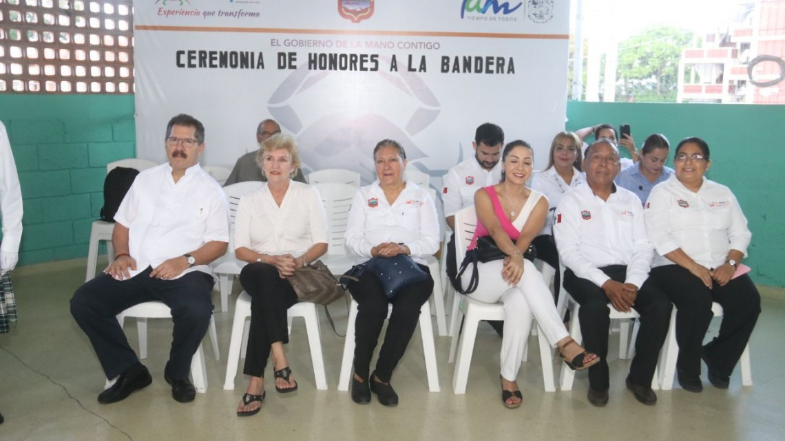 Encabeza Ayuntamiento honores a la bandera en el Instituto Cultural Cuauhtémoc