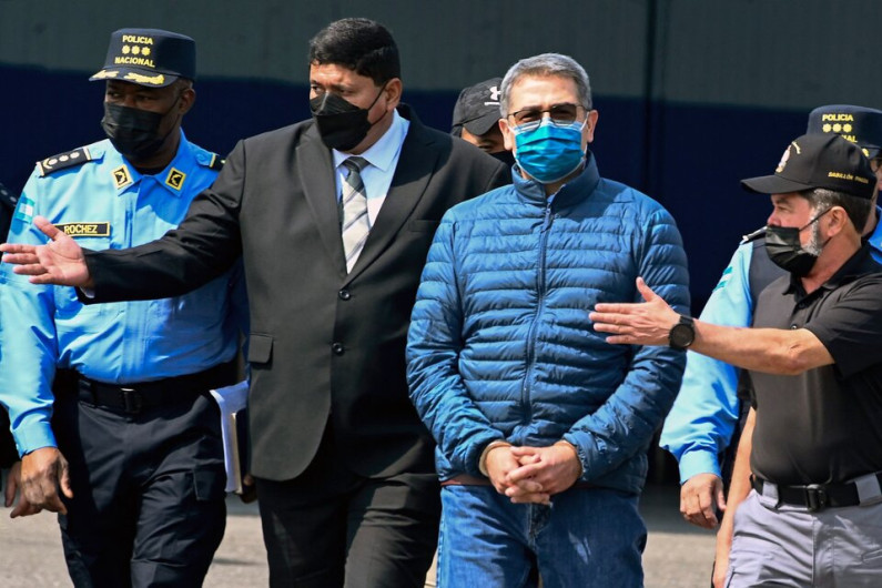 Expresidente de Honduras condenado a 45 años de cárcel en EU por narcotráfico