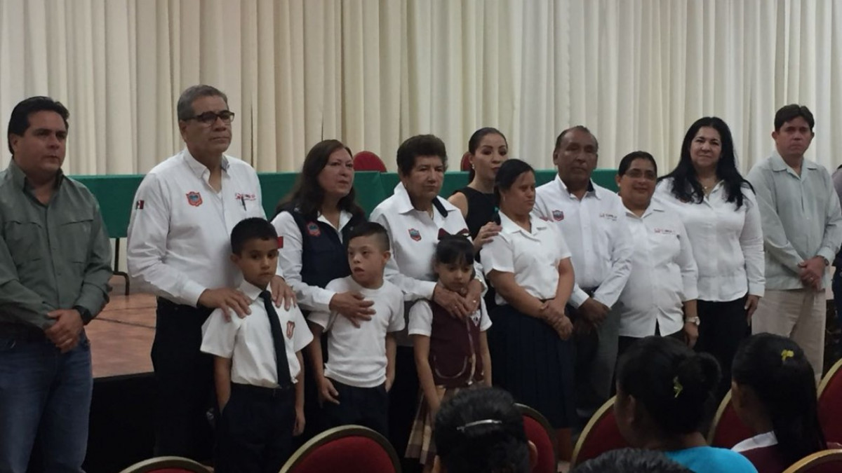 Entregan becas a alumnos destacados de Tampico