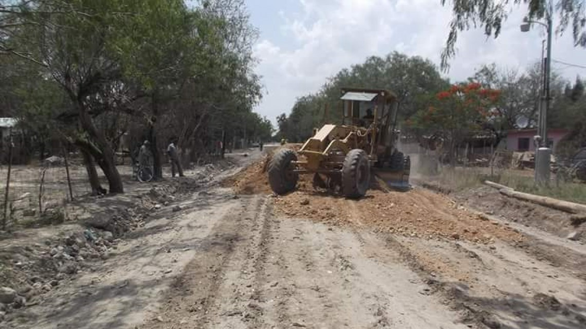 Realizan rehabilitación a calles del ejido "Rancho La Posta"