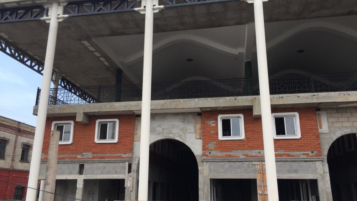 Luce como obra fantasma los nuevos mercados municipales 