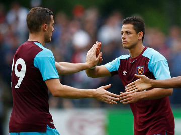 Chicharito hace su debut con el West Ham 