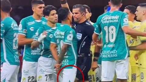 Se disculpa Fernando Hernández tras propinar patada a jugador de León