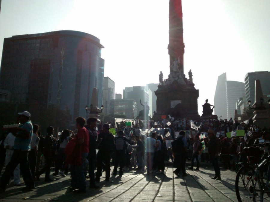 Avanza marcha contra 'gasolinazo' del Ángel de la Independencia al Zócalo