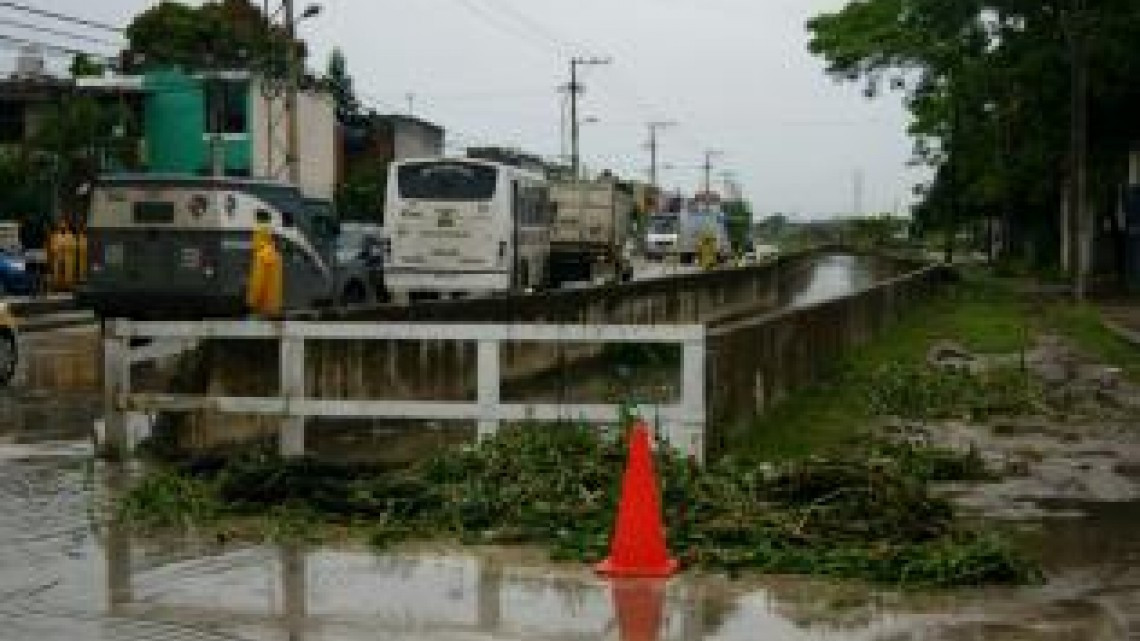 Realizan constante limpieza de canales pluviales en la zona sur de Altamira