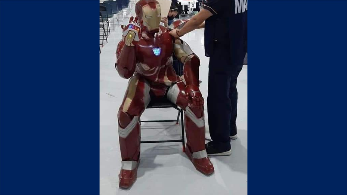 Jornada de 'disfraces' en la vacunación fronteriza 18-39 años