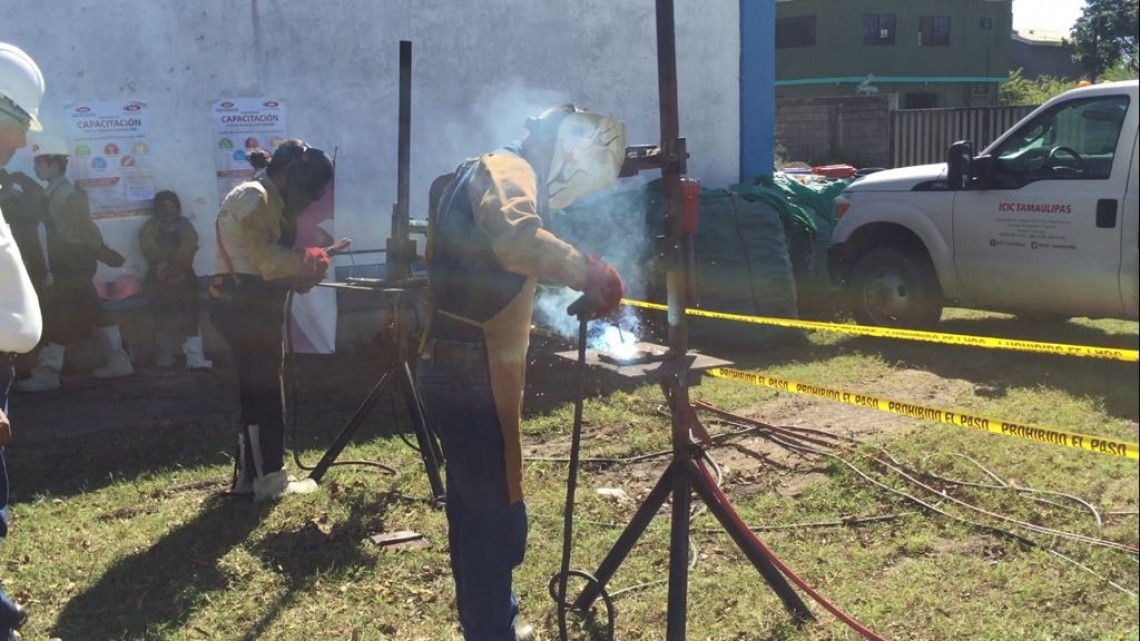 Mujeres son capacitadas para incursionar en el mundo de la construcción