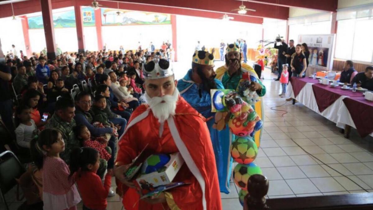 Celebran a hijos de elementos del ejército el Día de Reyes