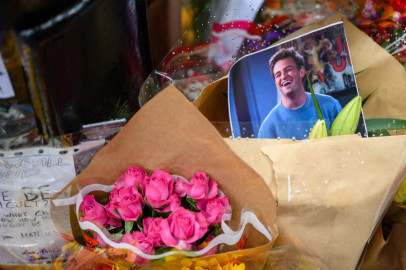 Médico implicado en la muerte de Matthew Perry se declara culpable, le retirarán licencia médica