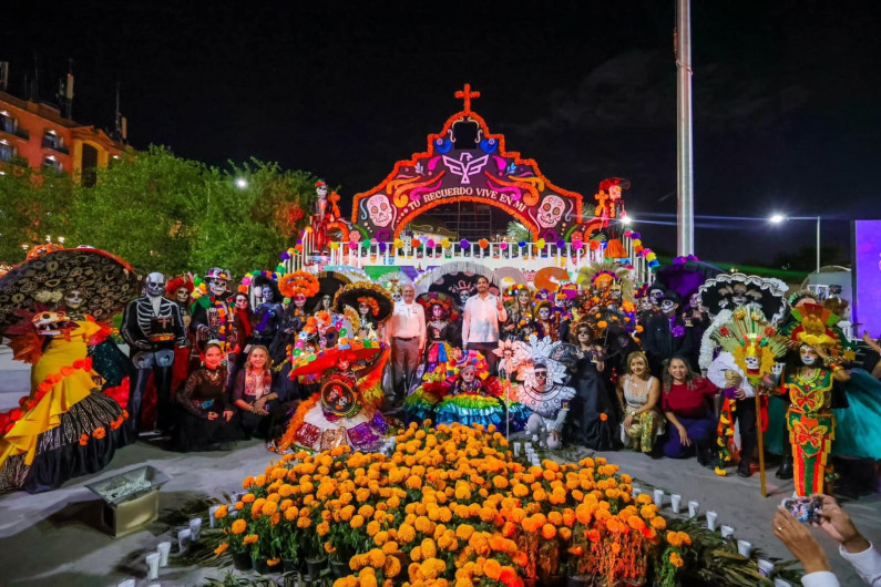 Celebró Alcalde Carlos Peña Ortiz Concurso de Catrinas 2025 con la CANACO 