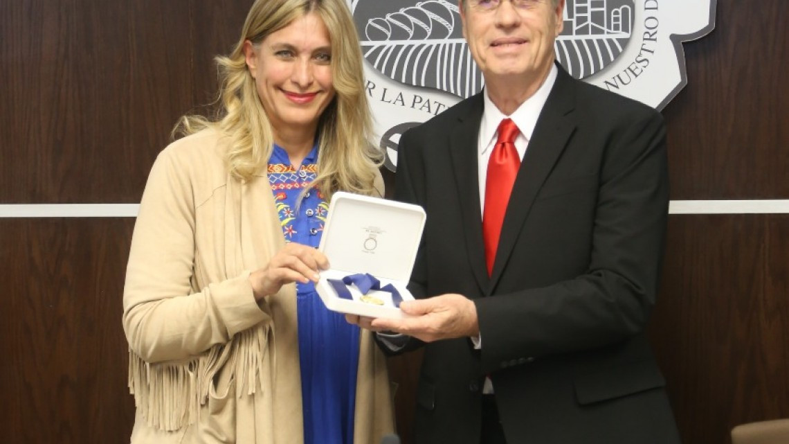 Entregó Maki Ortiz Medalla al Mérito Marte R. Gómez