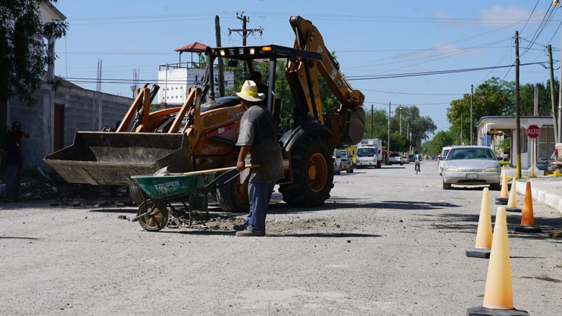 Labores de bacheo en Villa de Nuevo Progreso