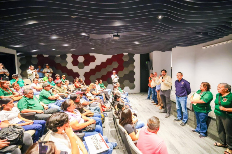 Apoya Gobierno de Carlos Peña Ortiz educación de trabajadores municipales y de sus hijos 