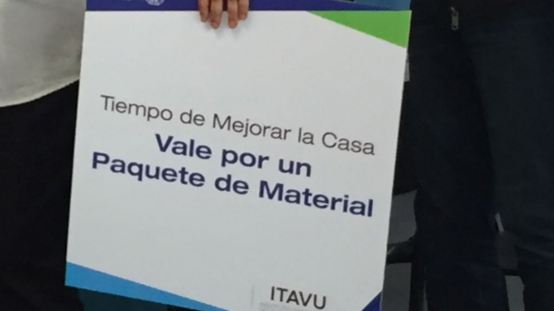 Gobierno entrega material en zona sur para construcción