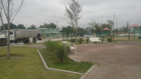 Realizan cuadrillas de SPP limpieza de plazas públicas