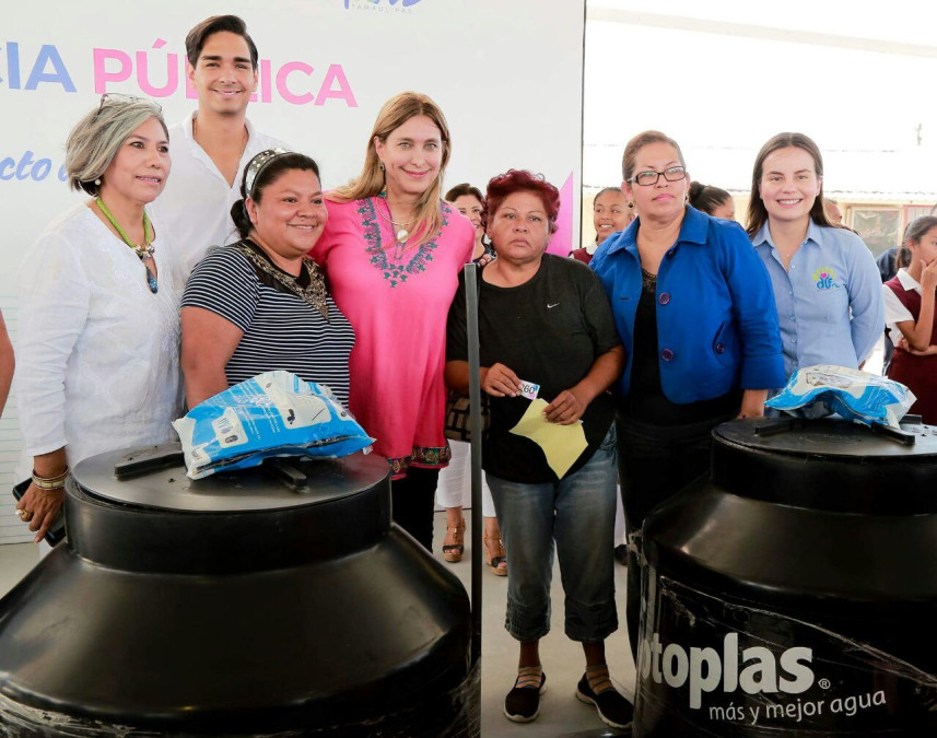 DIF y Ayuntamiento ayudan a familias de la Cima 