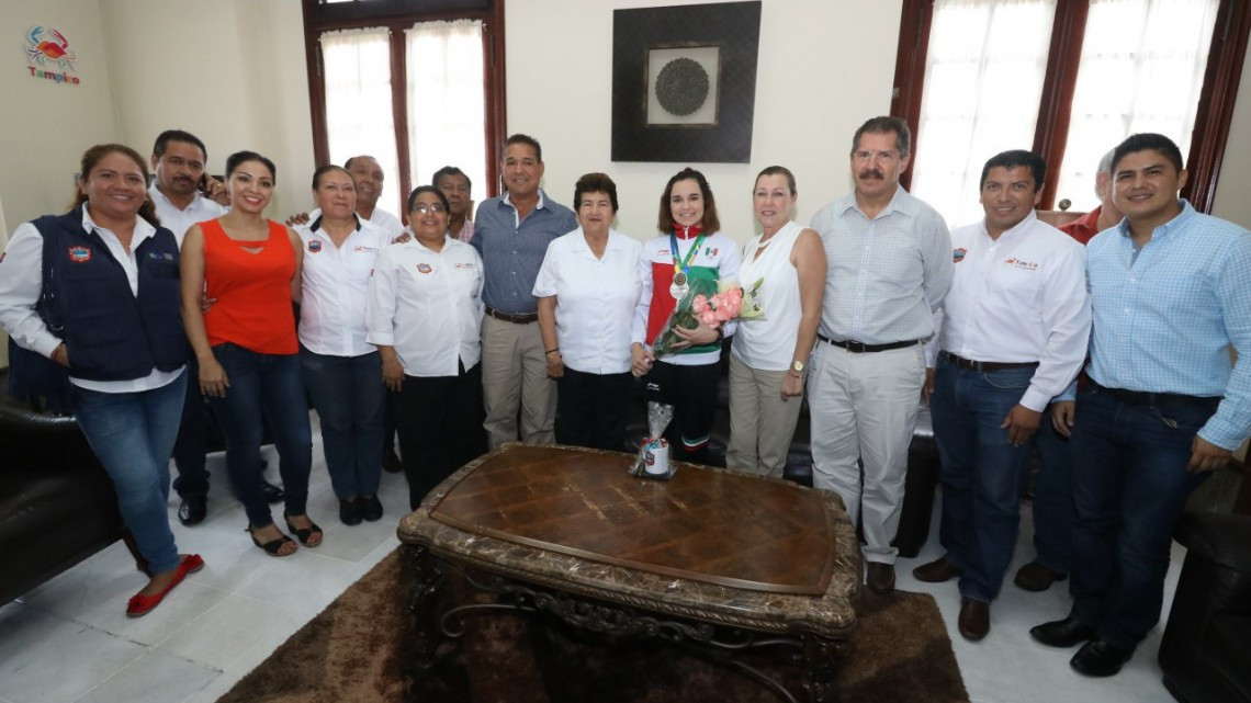 Reconoce Magdalena Peraza a Leida Damaris Juárez Aladro