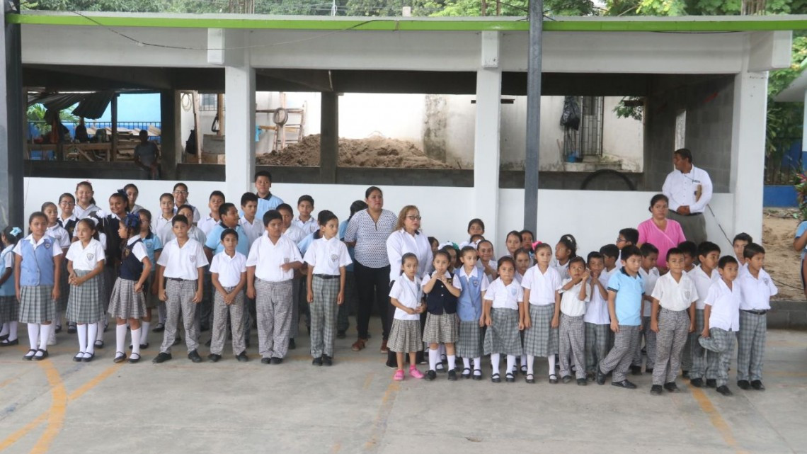 Supervisa Magda Peraza construcción de comedor escolar en primaria