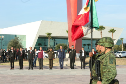 Exhorta gobernador a trabajadores del gobierno a mejorar la atención del servicio público 