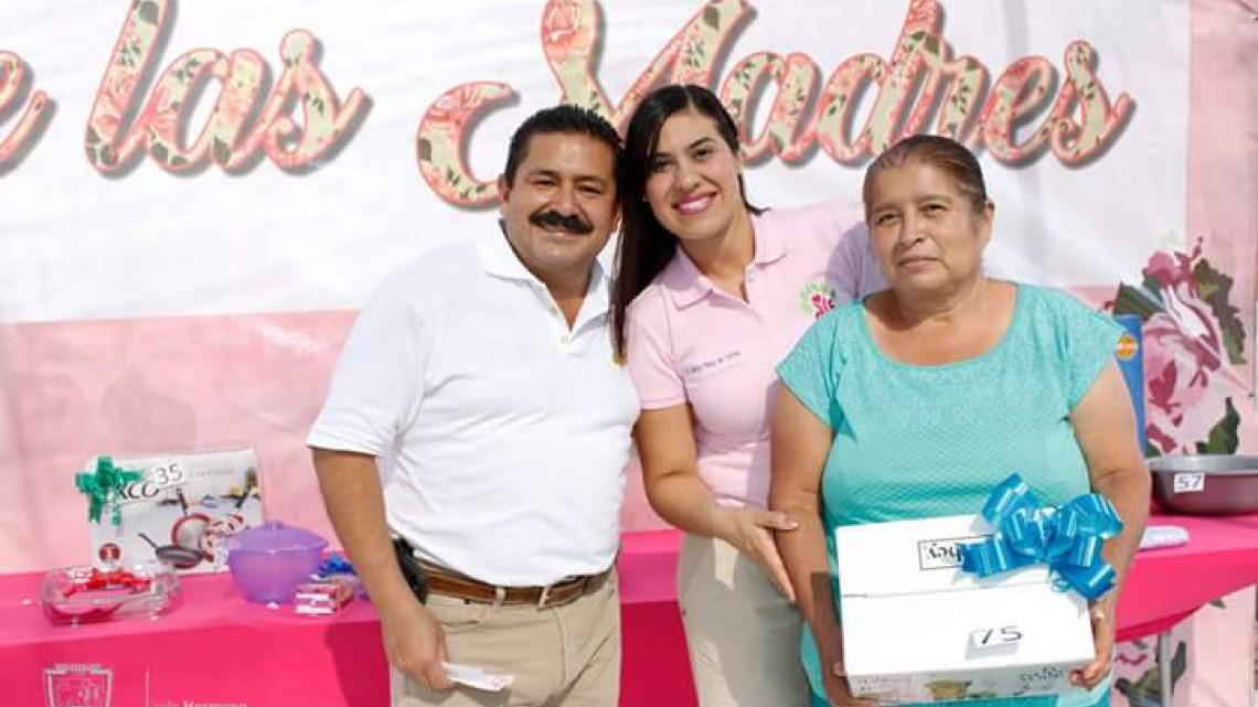 Ayuntamiento festeja a madres de Aquiles Serdán