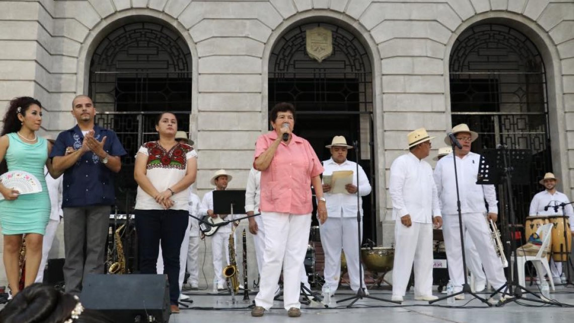Con gran éxito se presenta la "Danzonera la Playa de Veracruz" en Tampico