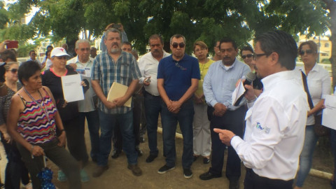 Alcalde continúa entregando constancias a comités vecinales