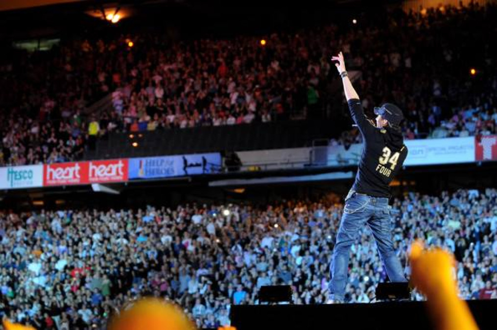 ¿Cuánto costó Enrique Iglesias a McAllen y qué peticiones especiales hizo?