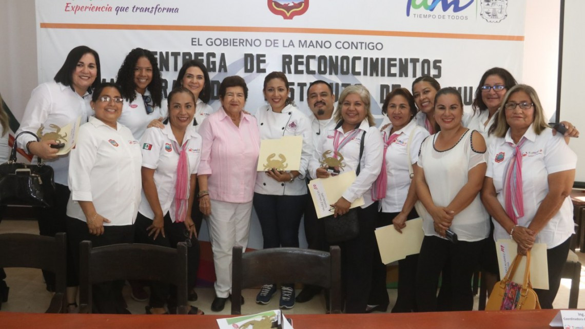 Reconocen a maestras voluntarias del Instituto de la Mujer