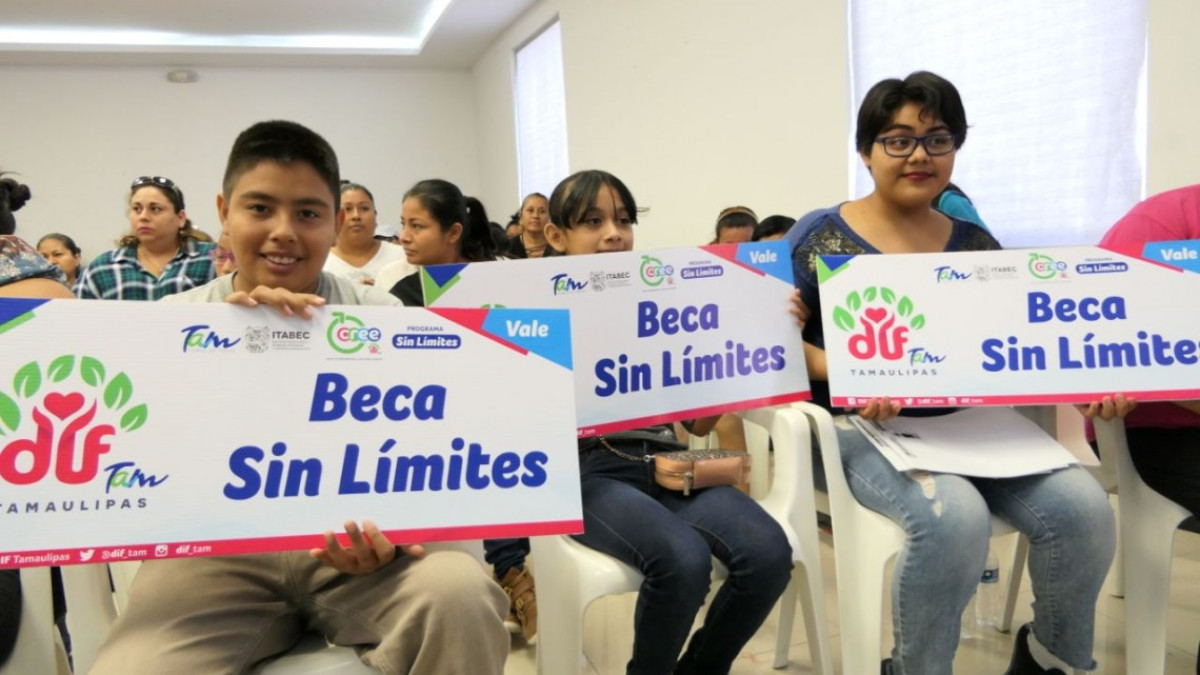 Entrega DIF Tamaulipas becas a estudiantes Sin Límites