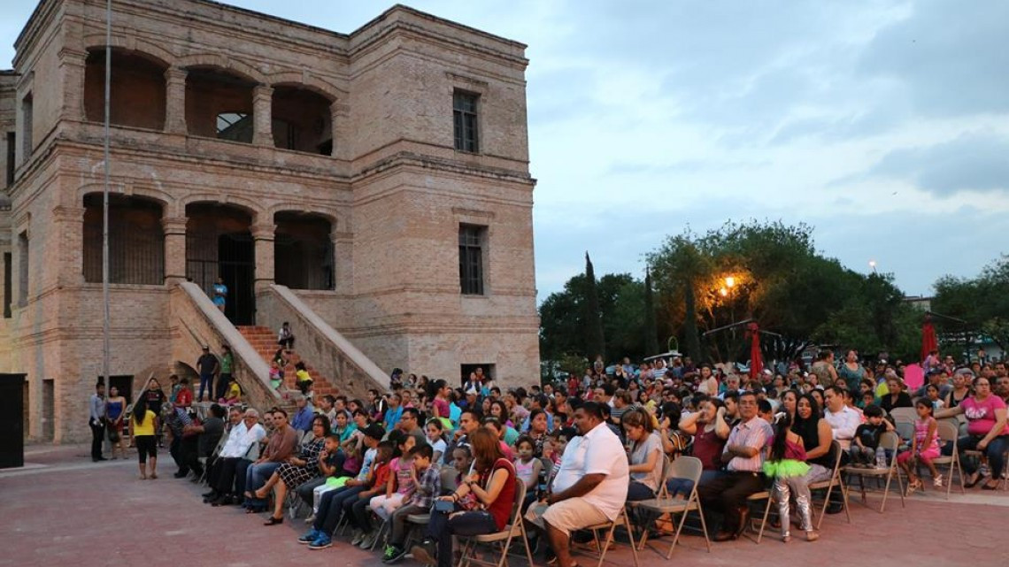 "Domingos Familiares Noches Culturales" se lleva a cabo
